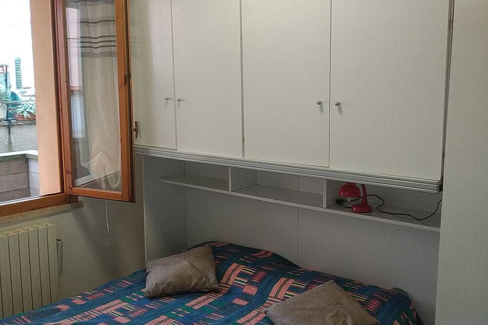 Entire apartment, Cecina mare 200 mt from the sea ground floor, separate entrance, sleeps 4 in Marina di Cecina, Cecina