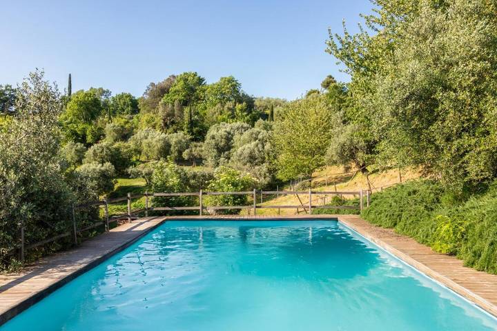 Ferienwohnung für 4 Personen, mit Balkon und Ausblick sowie Pool in Pontedera