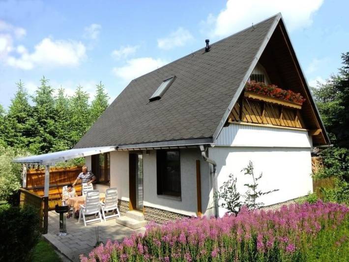 Ferienhaus für 4 Personen, mit Balkon und Terrasse sowie Garten und Kinderpool