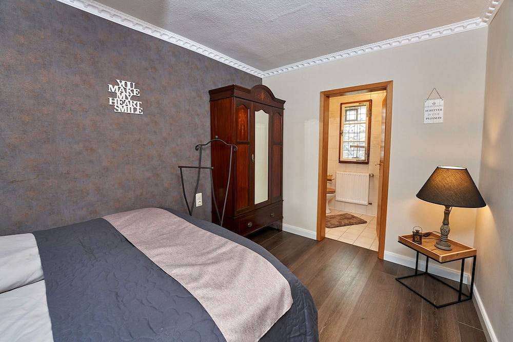 Ganze Wohnung, Eifelstube mit Charme - für 2-4 Pers. am See u. Burgruine nahe Mosel Nürburgring in Ulmen, Cochem-Zell
