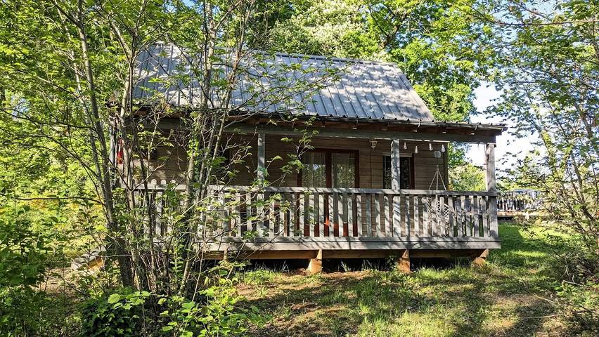 Chalet pour 4 personnes, avec piscine ainsi que vue et terrasse, animaux acceptés en Dordogne - 2