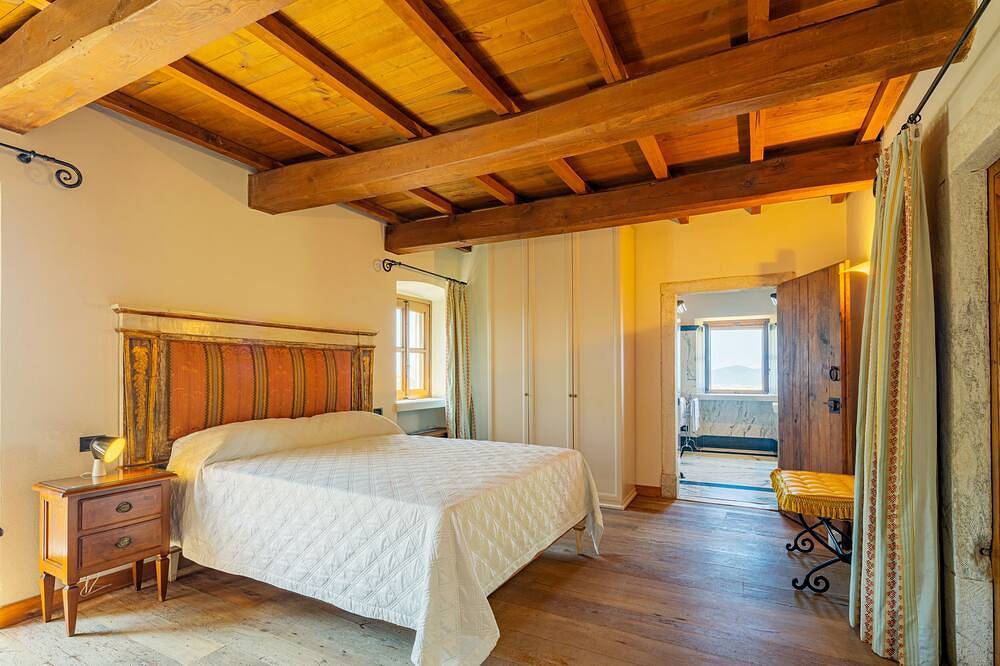 Convento La Perla - an old renovated private villa with swimming pool in Carrara in Carrara, Italienische Riviera