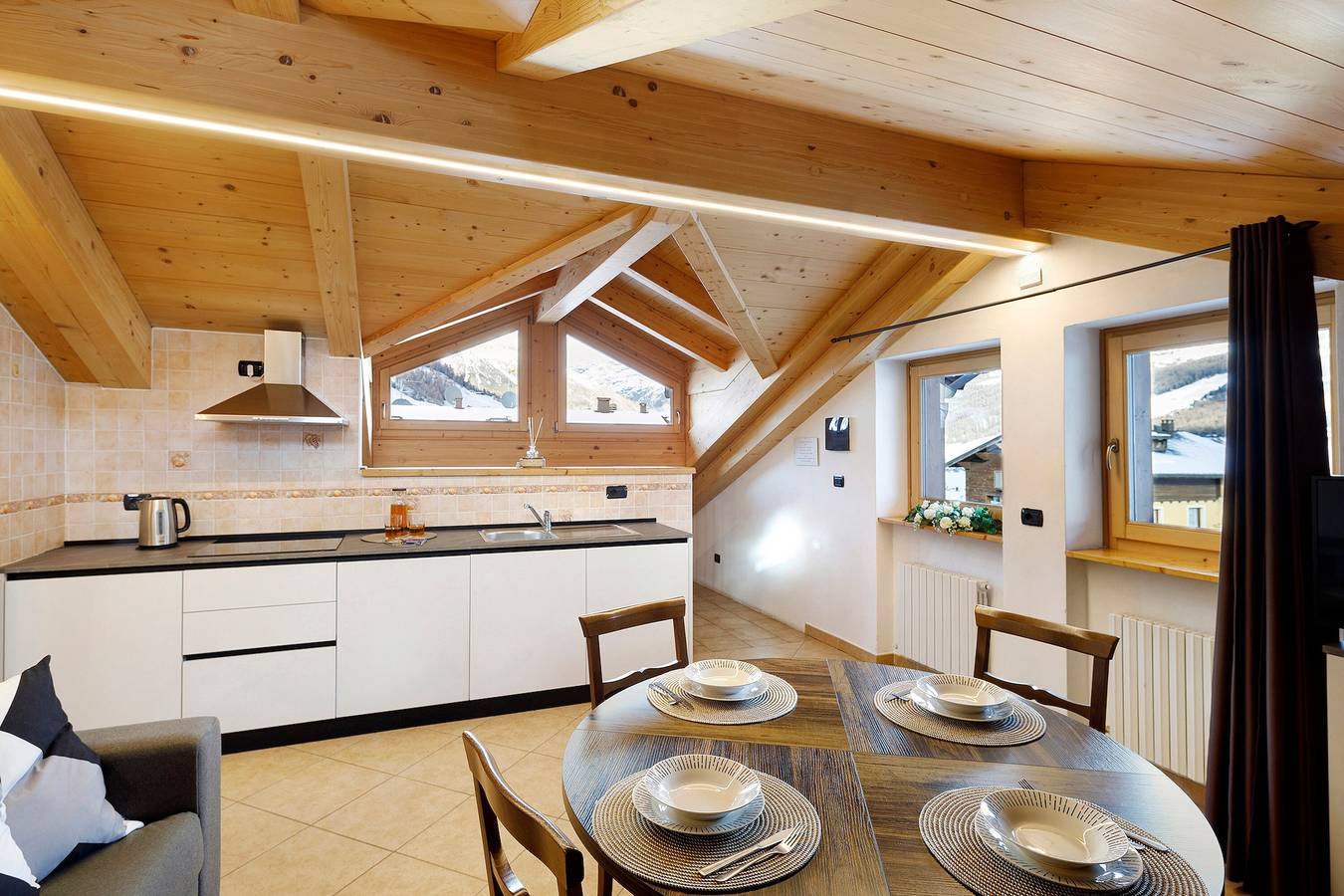 Ganze Wohnung, Apartment 'Dendrites' mit gemeinsamer Terrasse, Balkon und Wlan in Livigno (Stadt), Livigno
