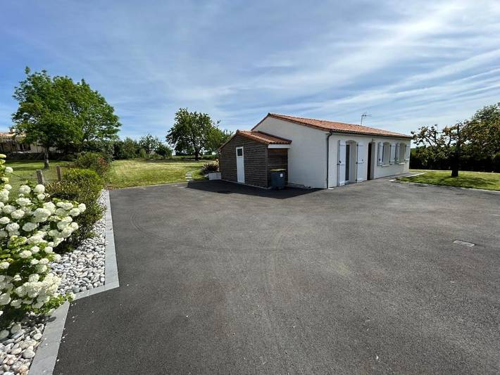 Location de vacances pour 5 personnes, avec vue et jardin à Cherveux