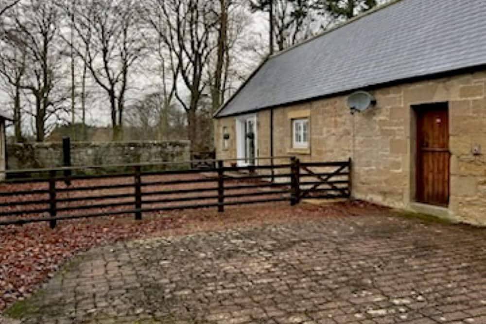 Stable Cottage -  spacious one level cottage with private courtyard. in Scottish Borders