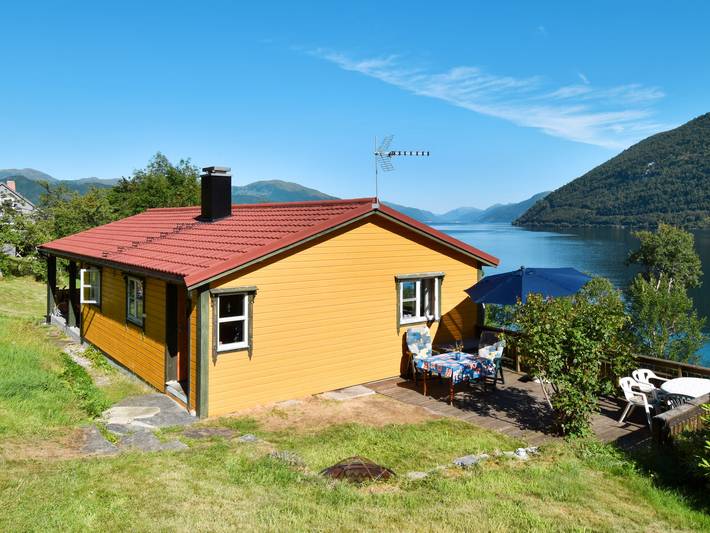 Ferienhaus für 6 Personen, mit Garten und Terrasse, mit Haustier in Bremanger