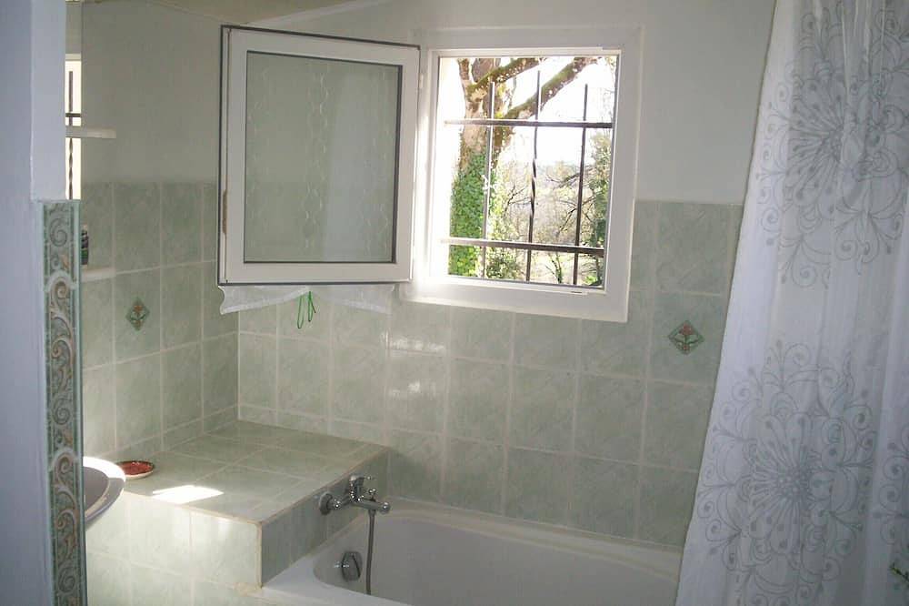 Gite 40 m2, maisonnette t2, wifi ,animaux acceptés sous condition. calme assuré. in Lalbenque, Parc Naturel Régional des Causses du Quercy