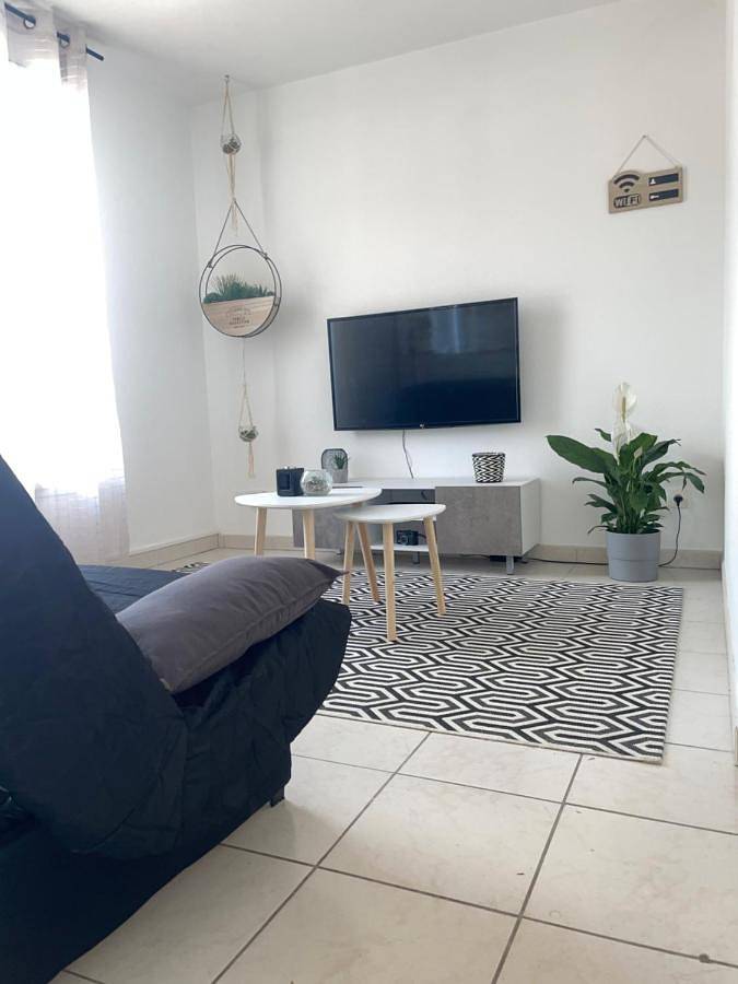 Gîte pour 4 personnes, avec piscine ainsi que vue et balcon à Castelnau-d'Estrétefonds - 3