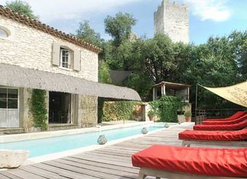 Gîte pour 6 personnes, avec terrasse ainsi que piscine et jardin à Verfeuil