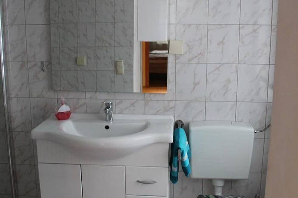 Ganze Wohnung, Becher's Ferienwohnung - Appartement/Fewo, Dusche - Wc, 1 Schlafraum in Bendorf, Osteifel