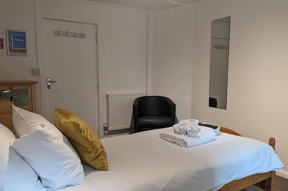 Individual-Económico-Baño compartido-Vista al Jardín-1 in Dover, Kent