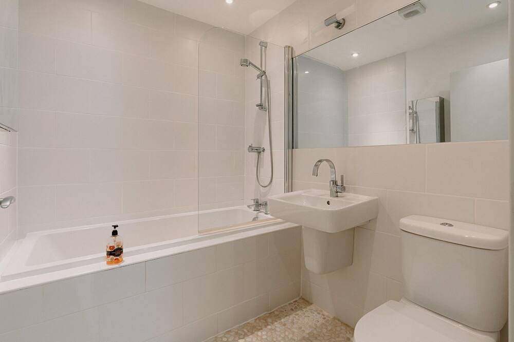 2 Gull Rock, 2 bedroom apartment with sea views in Woolacombe in Woolacombe, Devon