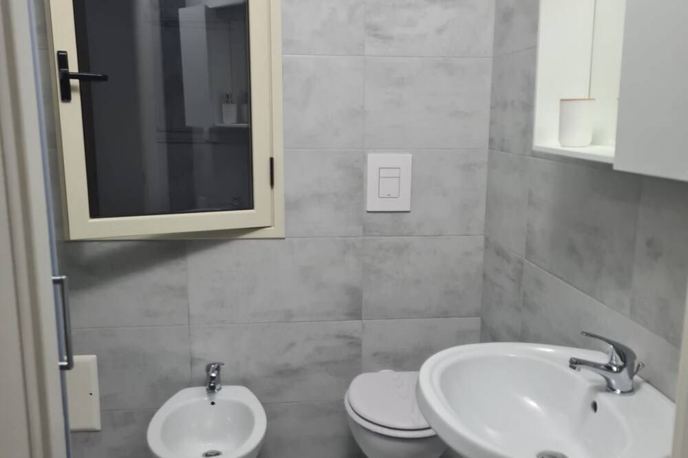 Room with private bath near Gallipoli, patio, separate entrance. in Taviano, Golf von Tarent