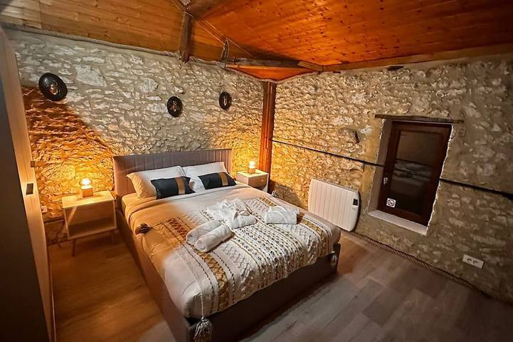 Location de vacances pour 2 personnes, avec piscine ainsi que jardin et balcon à Roumagne - 4