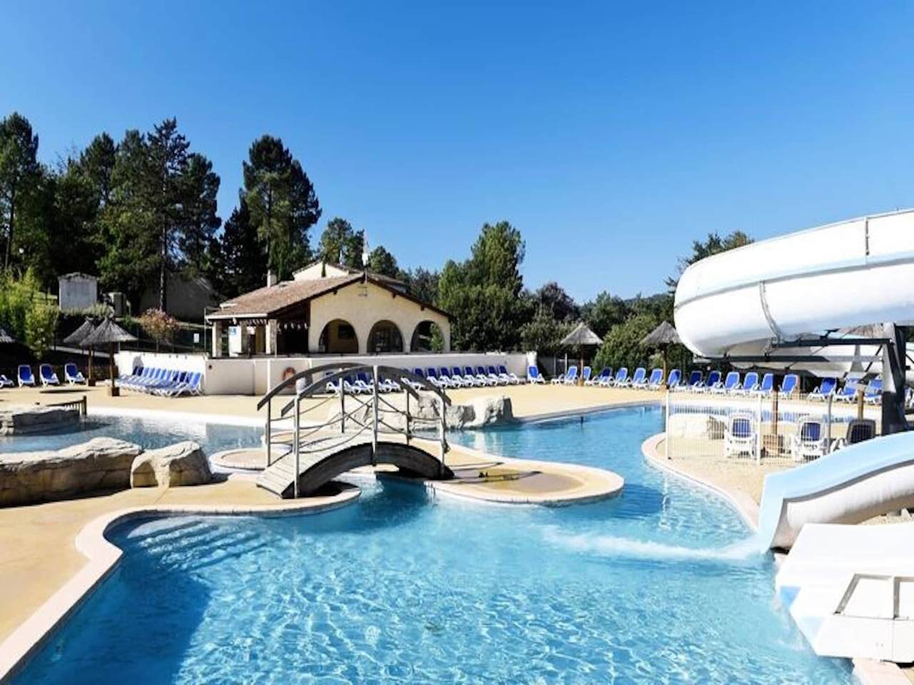 Apartamento entero, 2 Habitaciones 4/5 Personas in Salavas, Ardèche