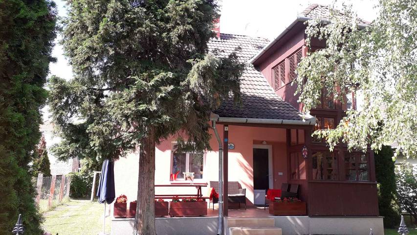 Ferienhaus für 9 Personen, mit Garten in Balatonkeresztur