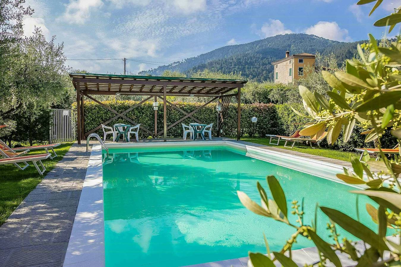 Ganze Wohnung, Wohnung im Erdgeschoss mit Pool in der Nähe von Lucca in Capannori, Lucca Provinz