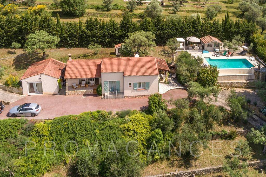 Villa with infinity pool and magnificent views in Callian in Callian, Region de Draguignan
