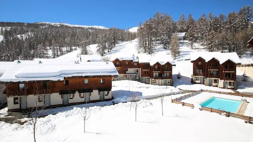 Chalet pour 7 personnes, avec vue ainsi que piscine et terrasse à Puy-Saint-Vincent