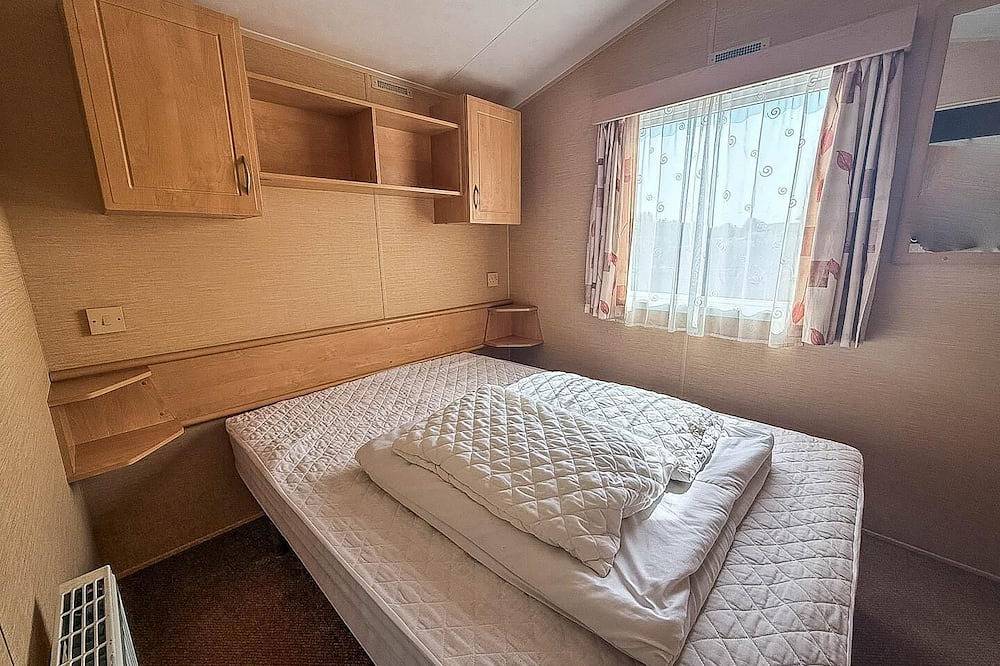 Dog friendly 6 berth static caravan by the beach in Hunstanton in Hunstanton, Norfolk Coast