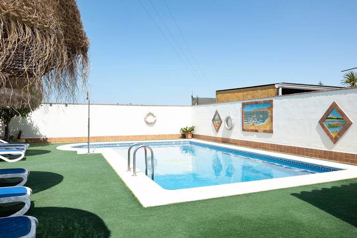 Holiday Apartment 'Villa Fornell I' with Shared Pool, Terrace & Wi-Fi in Conil de la Frontera, Costa de la Luz
