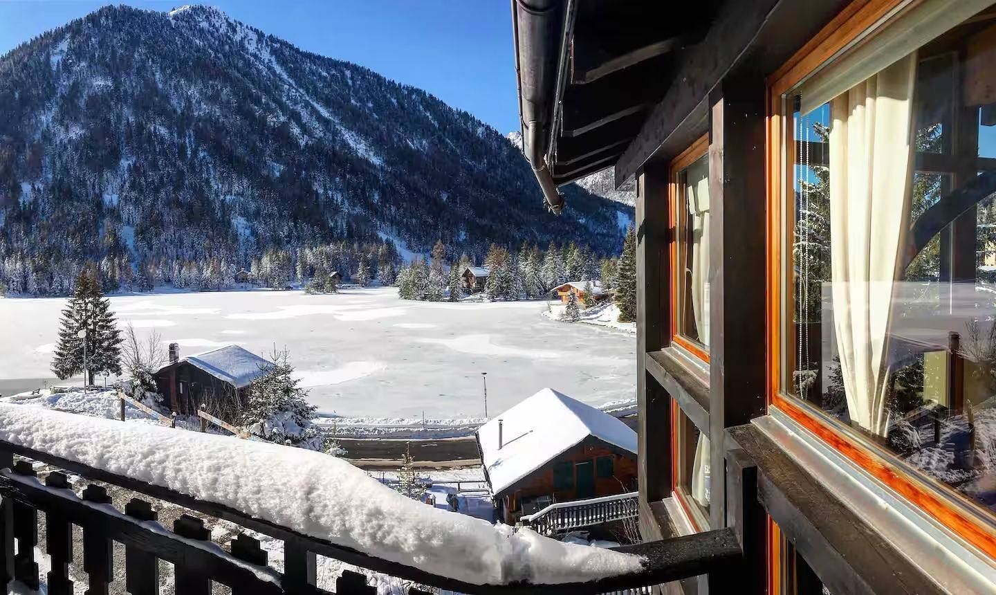 Lake-View Chalet with jacuzzi, sauna and garden in Champex-Lac, Orsières