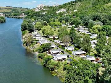 Tente pour 4 personnes, avec piscine et bassin pour enfant dans l' Eure