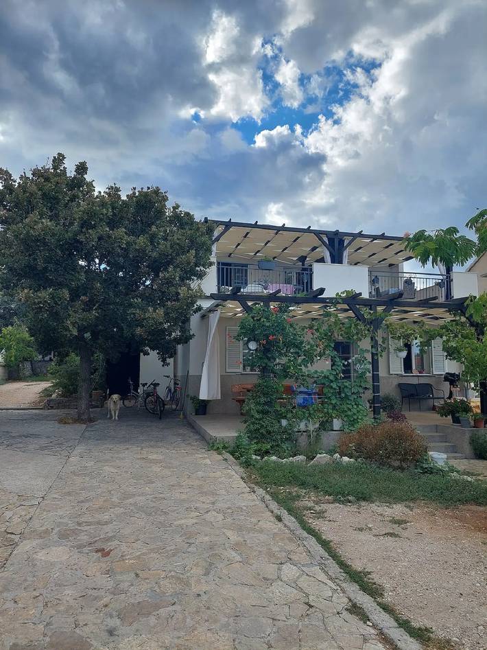 Apartament wakacyjny dla 4 osób, z ogród w Tisno