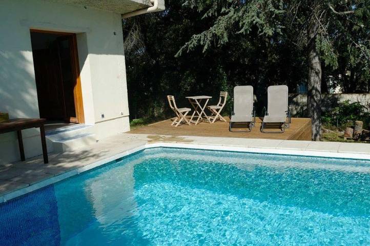 Gîte pour 2 personnes, avec vue ainsi que jardin et piscine à Saint-Siffret - 2
