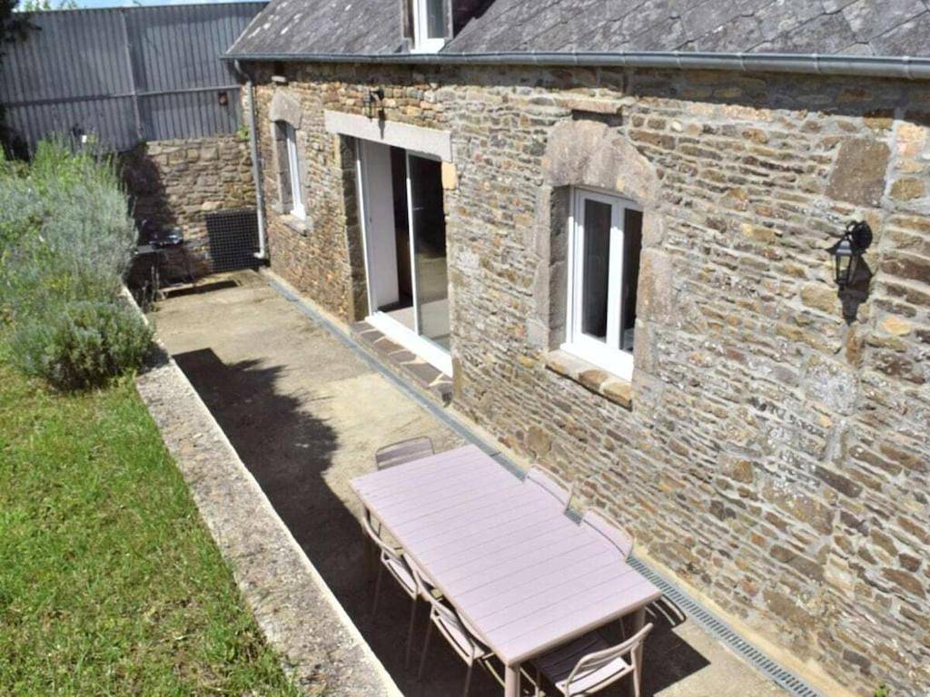 Two-Bedroom Holiday Home in Canville-la-Rocque, Région de Coutances
