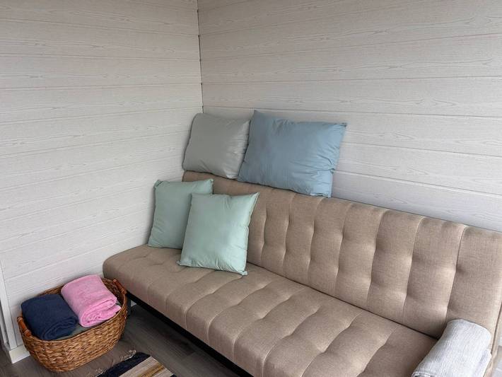 Entire holiday apartment, Tiny House with Shared Pool, Wi-Fi, and Air Conditioning in Setúbal Peninsula