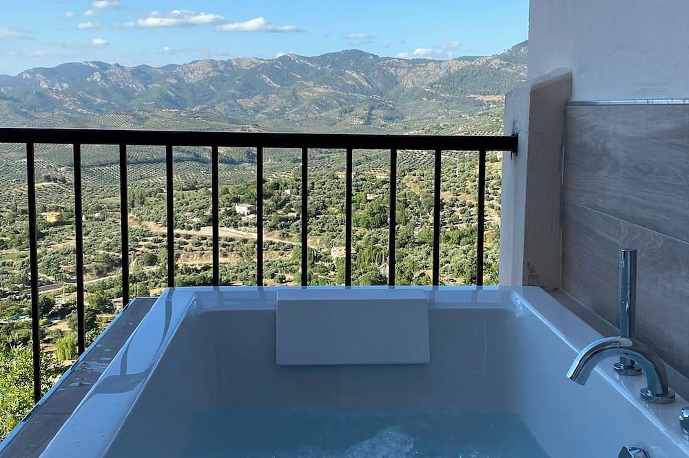 Entire apartment, Balcony of La Iruela I in La Iruela, Sierras de Cazorla and Segura Natural Park