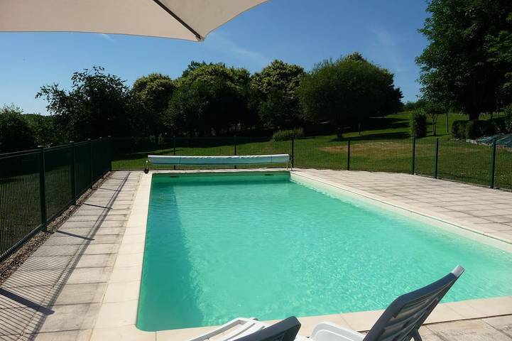 Gîte pour 2 personnes, avec terrasse et jardin à Angoisse (Dordogne)