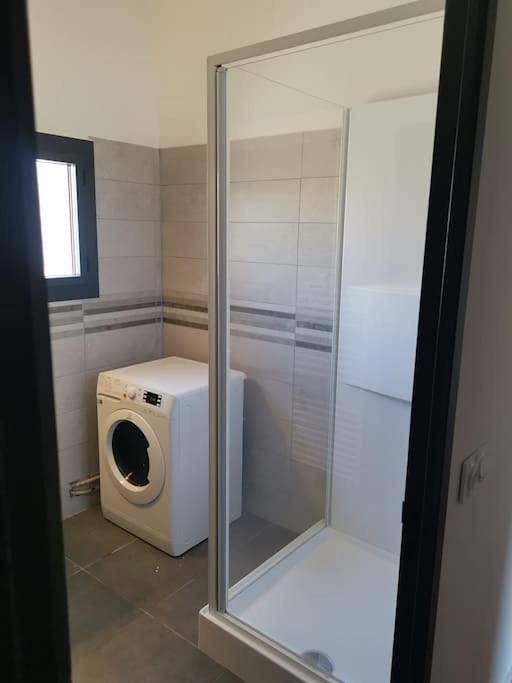 Gîte pour 6 personnes, avec vue et terrasse à Saint-Maime - 4