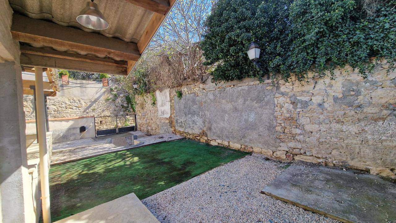 Appartement entier, Apartment - Ground Floor in Magalas, Côte méditerranéenne (France)