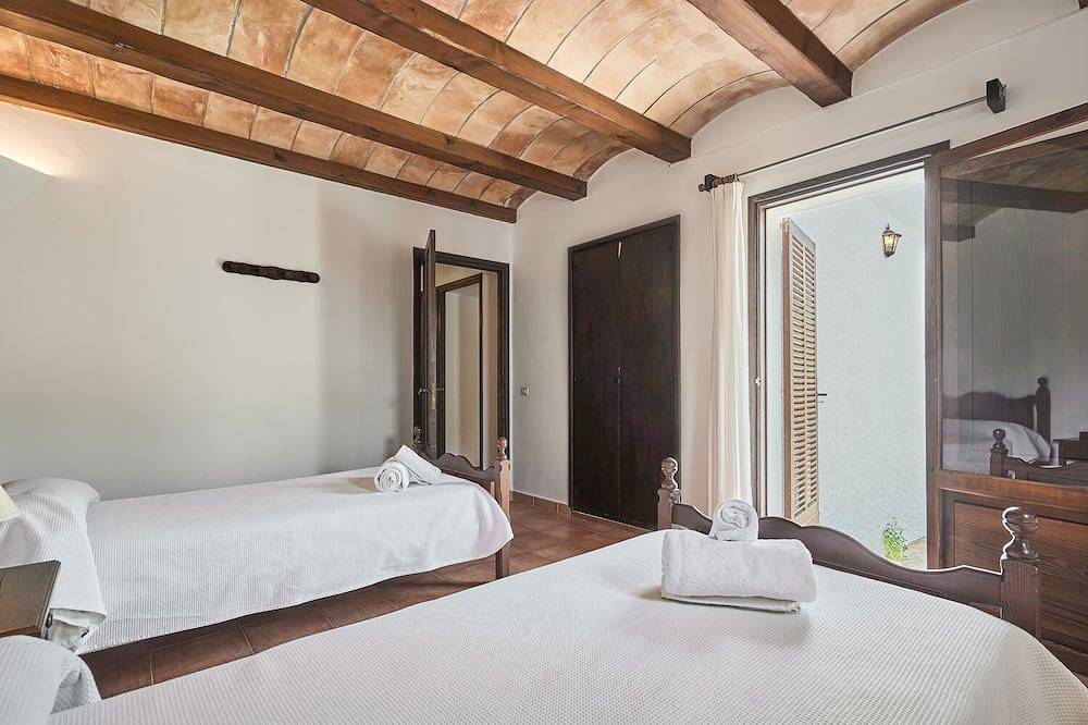 Holiday home with private pool, air conditioning, Wi-Fi, proximity the sea in Portopetro, Santanyí