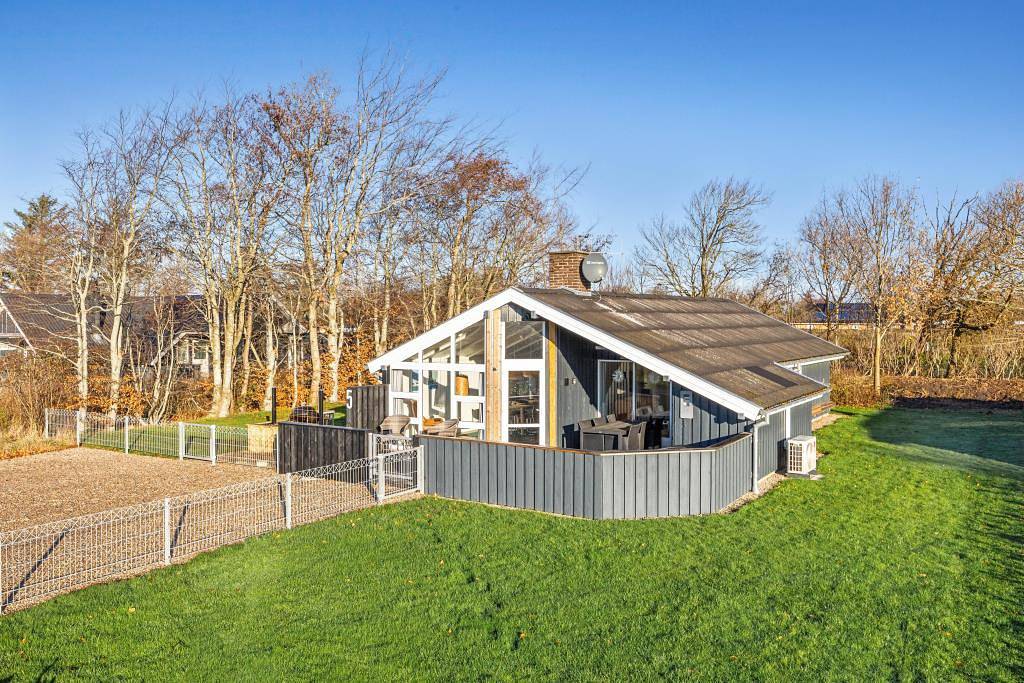 Ferienhaus mit eingezäuntem Grundstück und Whirlpool in Bork Havn, Ringkøbing Fjord