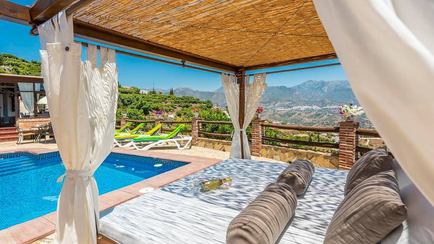 Casa rural para 8 personas, con balcón/terraza y piscina en Torrox