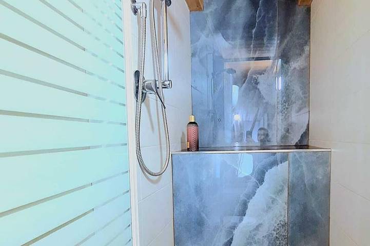 Entire apartment, Last Minute-Jacuzzi & Sea View in Trabia, Palermo Province