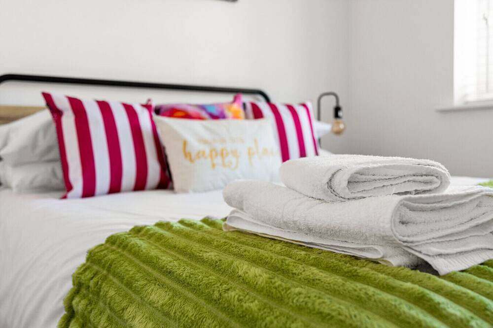 Fast Wi-Fi, parking for two and an enclosed garden near Cheltenham in Gloucestershire