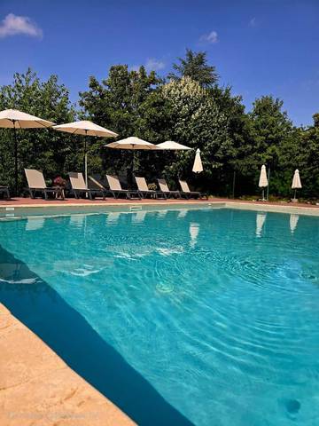 Parc de vacances pour 5 personnes, avec piscine et jardin, animaux acceptés à Meyrueis