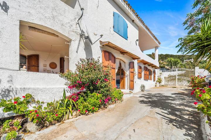 Ferienhaus "Casa delle Stelle" mit Meerblick und Terrassen in Torre delle Stelle, Comune di Sinnai