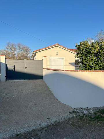 Gîte pour 6 personnes, avec jardin et piscine à Lavardac