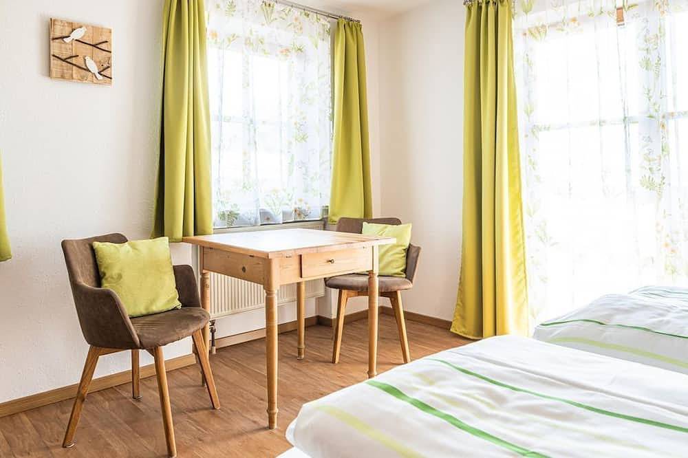 Ganze Wohnung, Doppelzimmer Schlicke  mit Dusche, Wc - Linde, Landhaus in Seeg, Bayerisch Schwaben