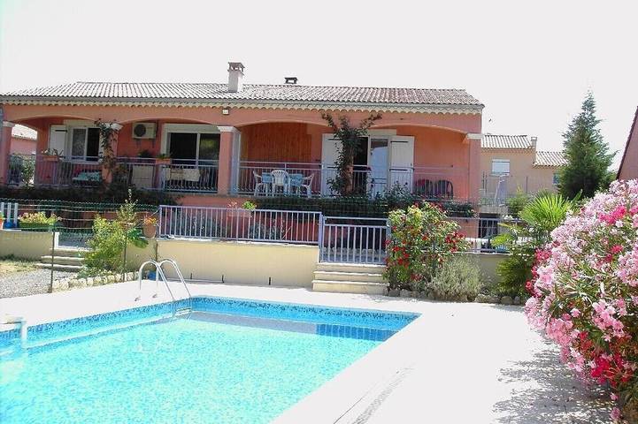 Location de vacances pour 4 personnes, avec Terrasse ainsi que Jardin et Piscine à Boisset-et-Gaujac