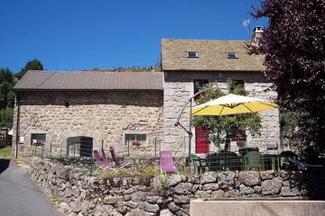 Gîte pour 8 personnes, avec jardin à Saint-Denis-en-Margeride
