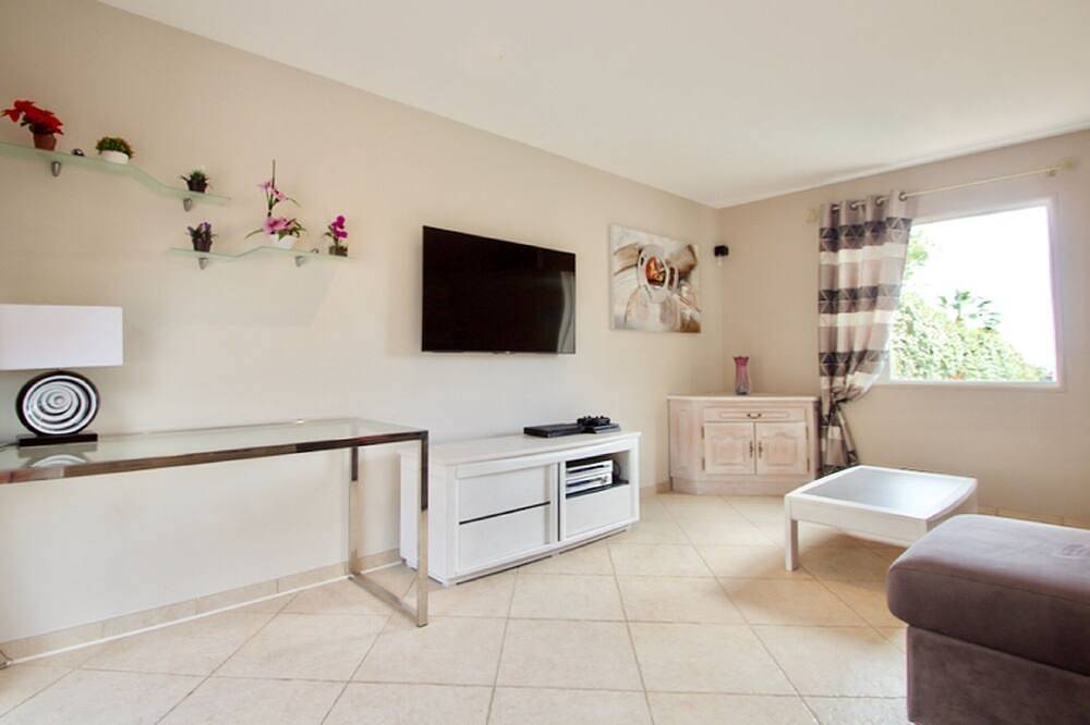 Klimatisierte Villa zwischen Cannes und St. Tropez, beheizter Pool 900m vom Meer in Saint-Aygulf, Frejus