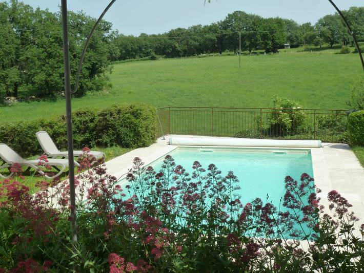 Gîte pour 7 personnes, avec terrasse ainsi que jardin et piscine, animaux acceptés à Loubressac - 3