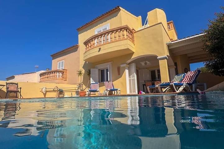 Ferienhaus für 4 Personen, mit Balkon und Garten in Cala Mendia