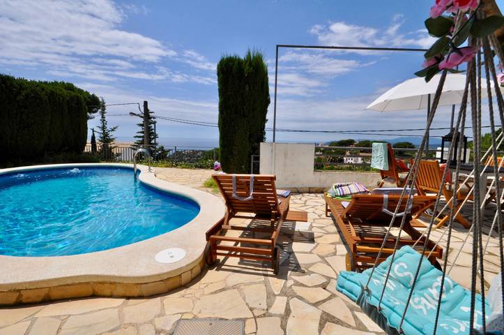 Casa rural para 8 personas, con balcón además de vistas al mar y jardín en Canyelles - 3